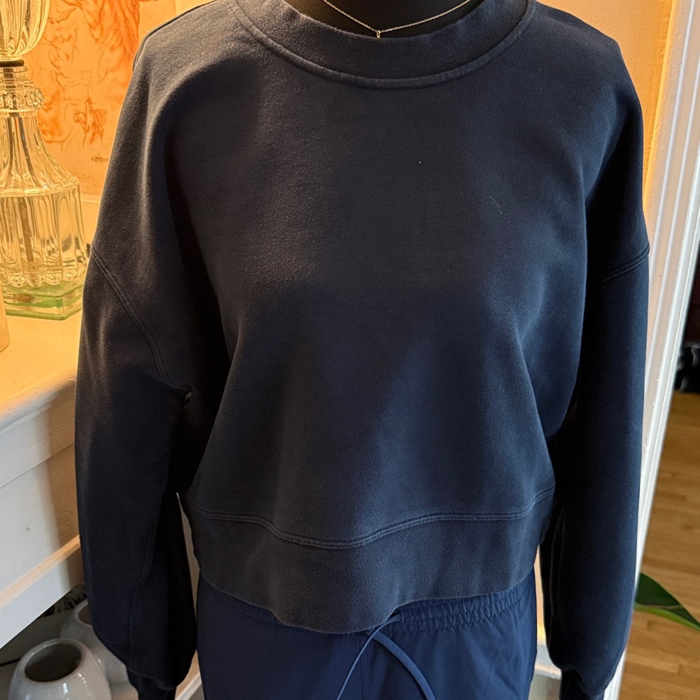 LULULEMON Women's Navy Sweatshirt
